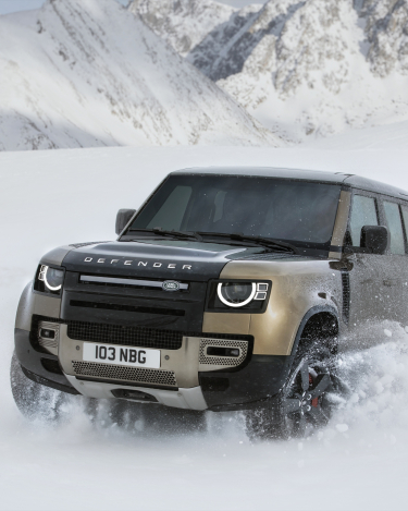 2020-Land-Rover-Defender-110-Off-Road-18