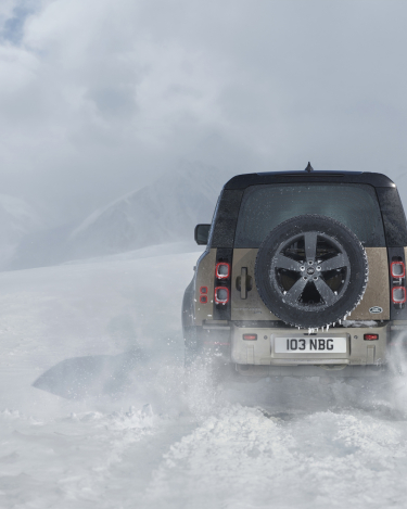 2020-Land-Rover-Defender-110-Off-Road-20