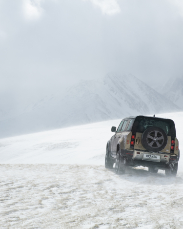 2020-Land-Rover-Defender-110-Off-Road-21