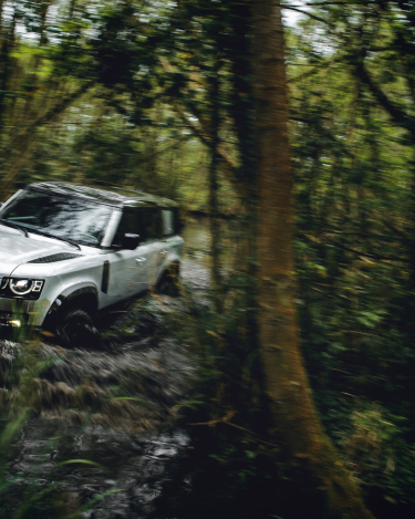 2020-Land-Rover-Defender-110-Off-Road-24