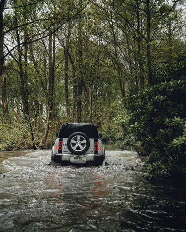 2020-Land-Rover-Defender-110-Off-Road-31