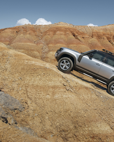 2020-Land-Rover-Defender-110-Off-Road-39