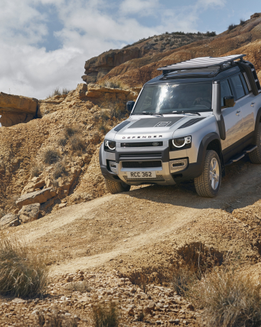 2020-Land-Rover-Defender-110-Off-Road-40