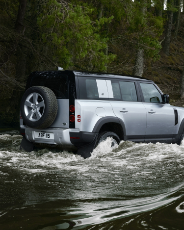 2020-Land-Rover-Defender-110-Off-Road-8