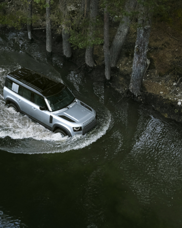 2020-Land-Rover-Defender-110-Off-Road-9