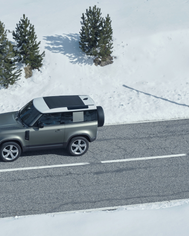 2020-Land-Rover-Defender-90-On-road-1