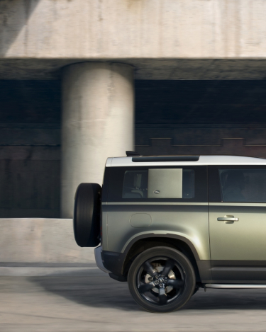 2020-Land-Rover-Defender-90-On-road-6