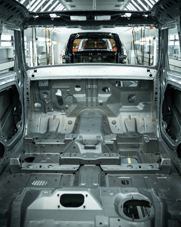 2020-Land-Rover-Defender-Manufacturing-14