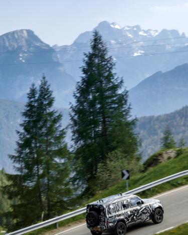 2020-Land-Rover-Defender-Tested-to-Extremes-42