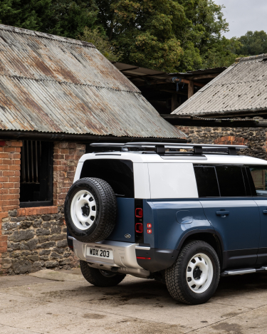 2021-Land-Rover-Defender-Hard-Top-13
