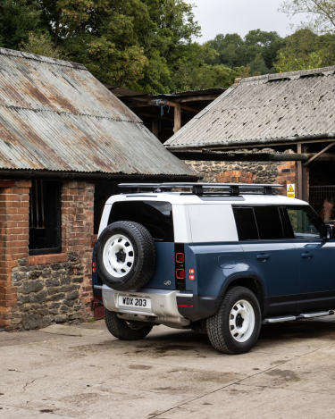 2021-Land-Rover-Defender-Hard-Top-15