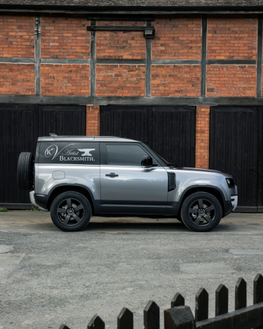 2021-Land-Rover-Defender-Hard-Top-9