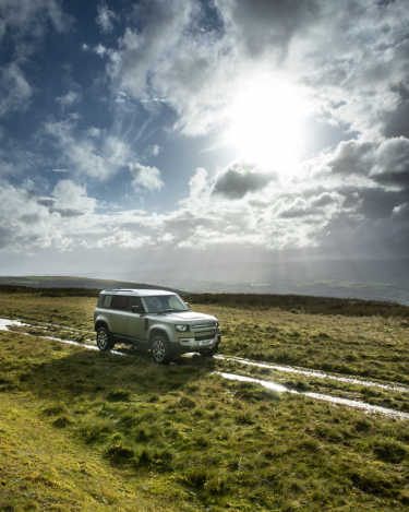 2021-Land-Rover-Defender-PHEV-10
