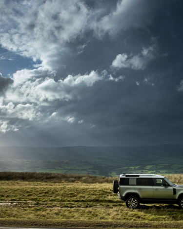 2021-Land-Rover-Defender-PHEV-11