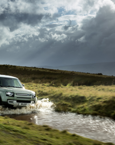 2021-Land-Rover-Defender-PHEV-12