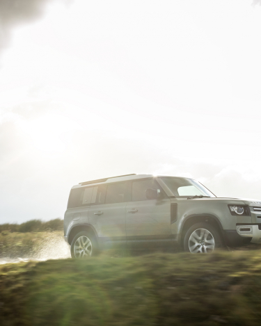 2021-Land-Rover-Defender-PHEV-14