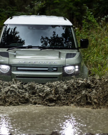 2021-Land-Rover-Defender-PHEV-17