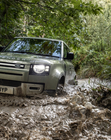 2021-Land-Rover-Defender-PHEV-18