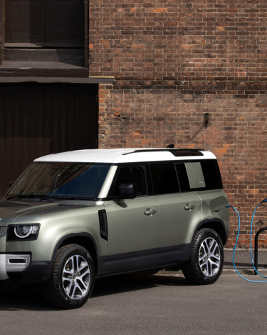 2021-Land-Rover-Defender-PHEV-2