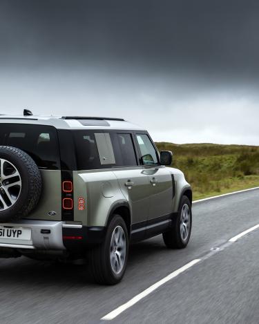 2021-Land-Rover-Defender-PHEV-21