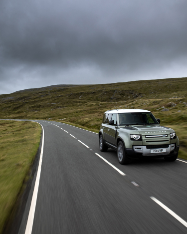 2021-Land-Rover-Defender-PHEV-22