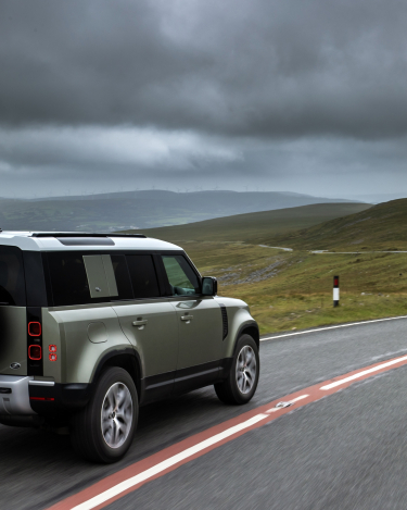 2021-Land-Rover-Defender-PHEV-23