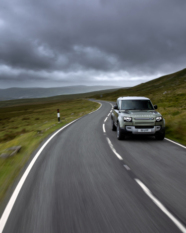 2021-Land-Rover-Defender-PHEV-25