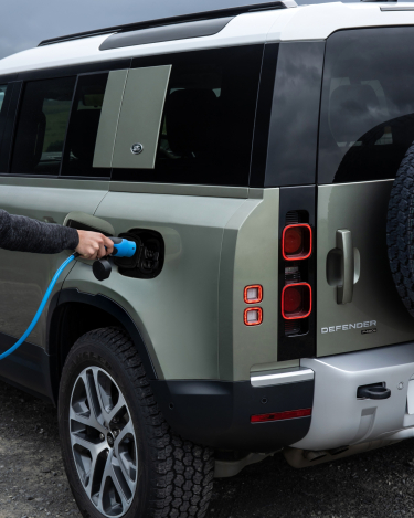 2021-Land-Rover-Defender-PHEV-28