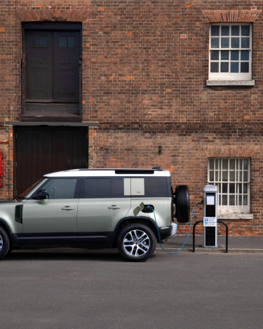 2021-Land-Rover-Defender-PHEV-3