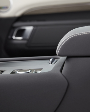 2021-Land-Rover-Discovery-Interiors-9