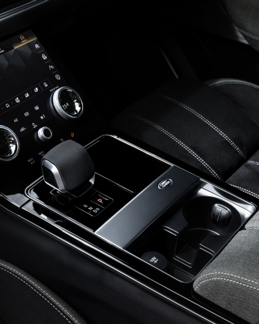 2021-Range-Rover-Velar-Interiors-24