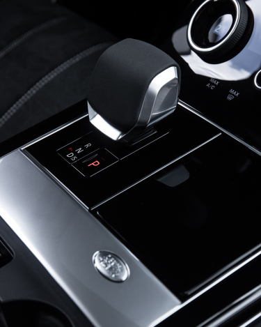 2021-Range-Rover-Velar-Interiors-26