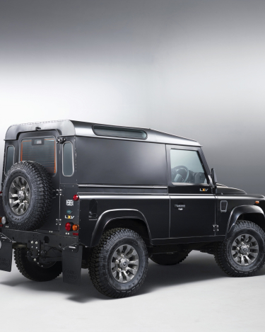 LR_LXV_Defender_SE_02