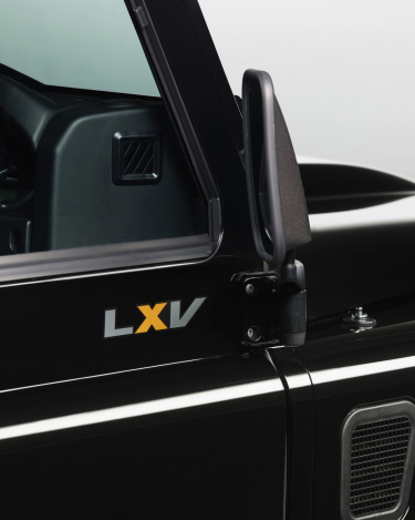 LR_LXV_Defender_SE_04