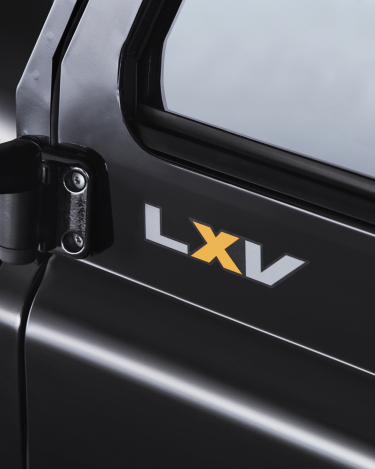 LR_LXV_Defender_SE_05