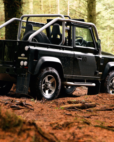 lr_defender_svx_06_hr_e7fc