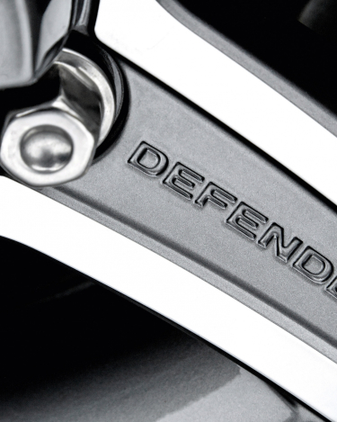 lr_defender_svx_10_hr_d382