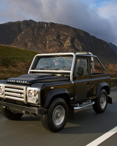 lr_defender_svx_17_hr_4a5b