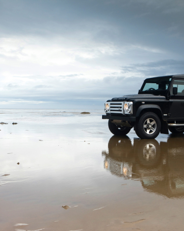 lr_defender_svx_27_hr_ae95