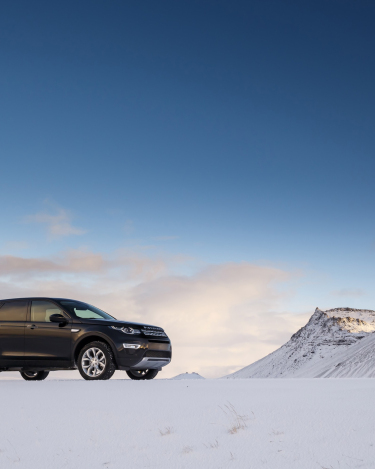 Land-Rover-Discovery-Sport-in-Iceland-Barolo-Black-2