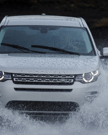 Land-Rover-Discovery-Sport-in-Iceland-Indus-Silver-4