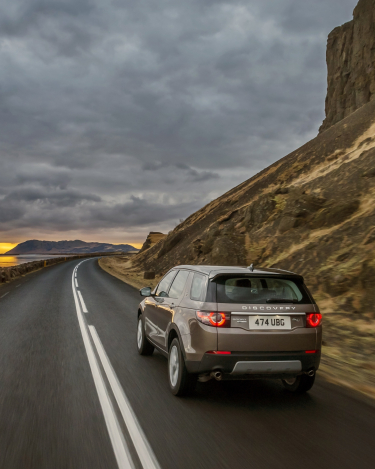 Land-Rover-Discovery-Sport-in-Iceland-Kaikoura-Stone-1