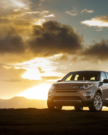Land-Rover-Discovery-Sport-in-Iceland-Kaikoura-Stone-10