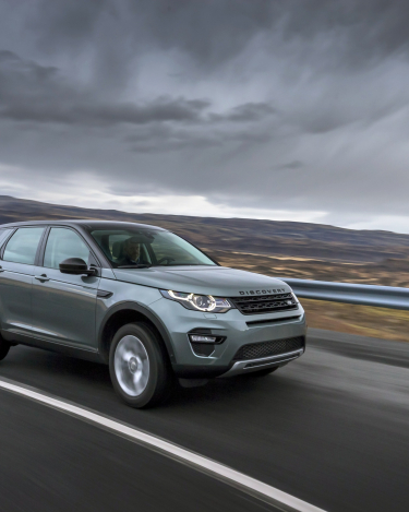 Land-Rover-Discovery-Sport-in-Iceland-Scotia-Green-1