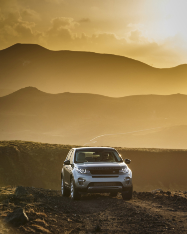 Land-Rover-Discovery-Sport-in-Iceland-Scotia-Green-10