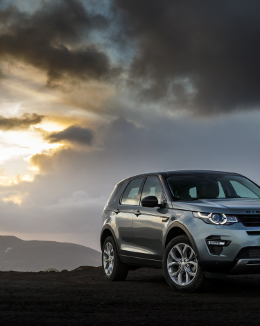 Land-Rover-Discovery-Sport-in-Iceland-Scotia-Green-12