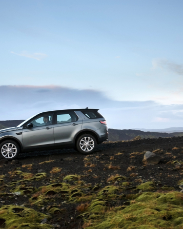 Land-Rover-Discovery-Sport-in-Iceland-Scotia-Green-13