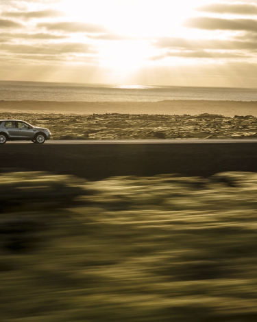 Land-Rover-Discovery-Sport-in-Iceland-Scotia-Green-14