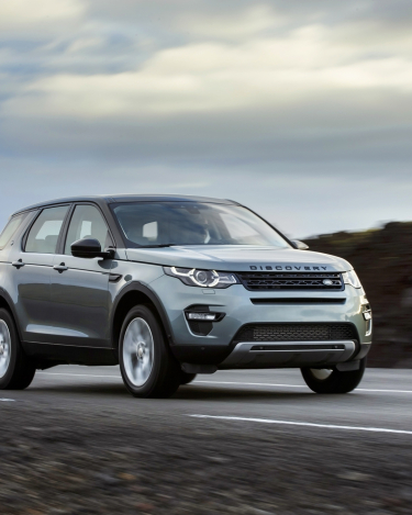 Land-Rover-Discovery-Sport-in-Iceland-Scotia-Green-15