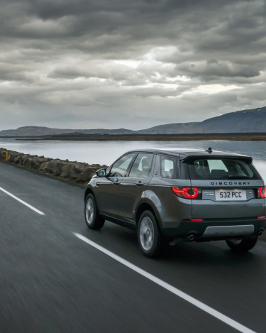 Land-Rover-Discovery-Sport-in-Iceland-Scotia-Green-16